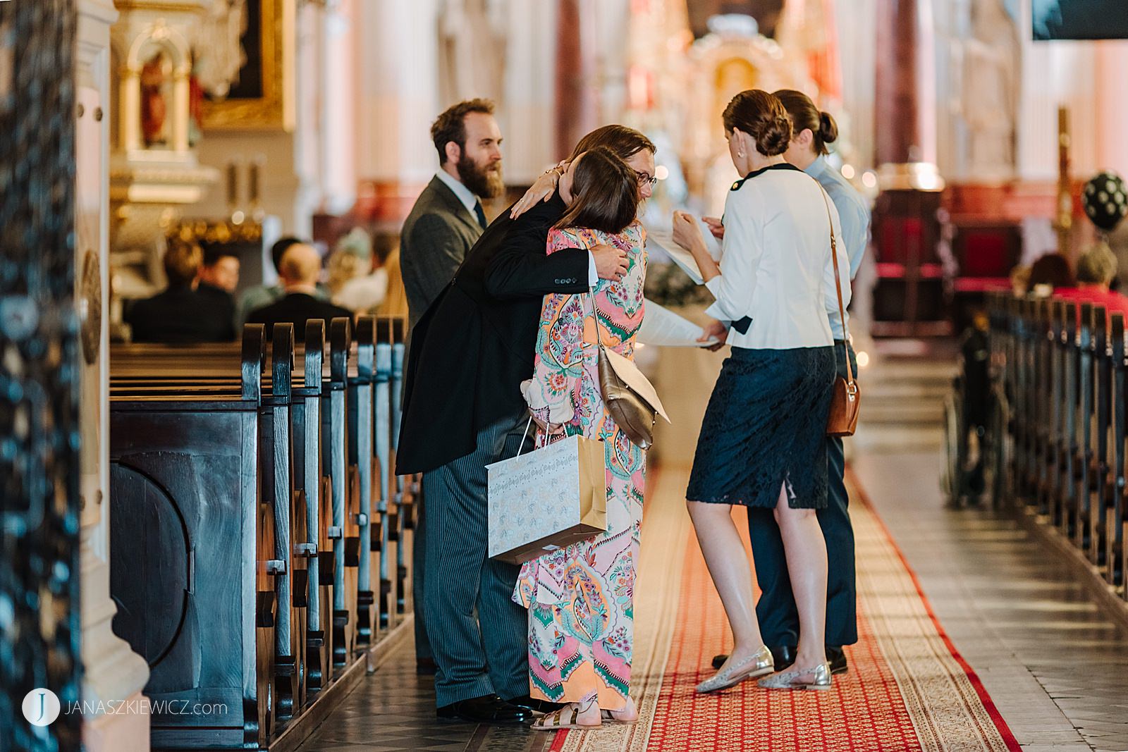 Ślub w kościele św. Wojciecha w Koninie. Fotograf ślubny - Konin - zdjęcia.