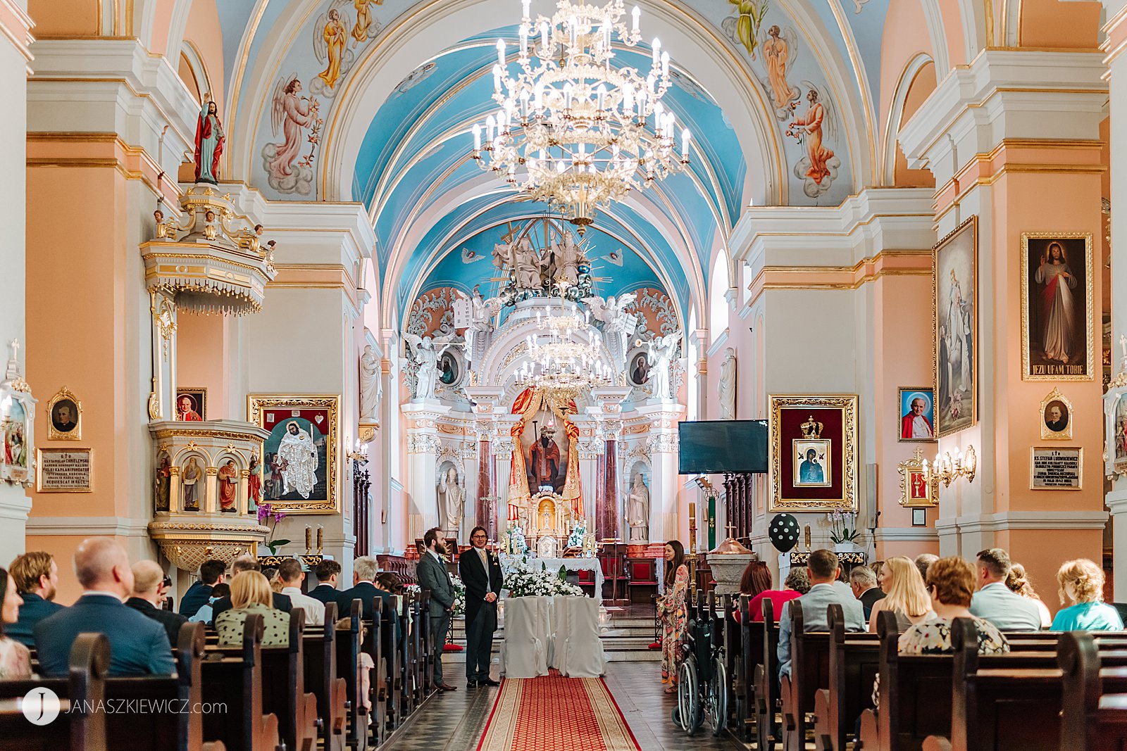 Ślub w kościele św. Wojciecha w Koninie. Fotograf ślubny - Konin - zdjęcia.