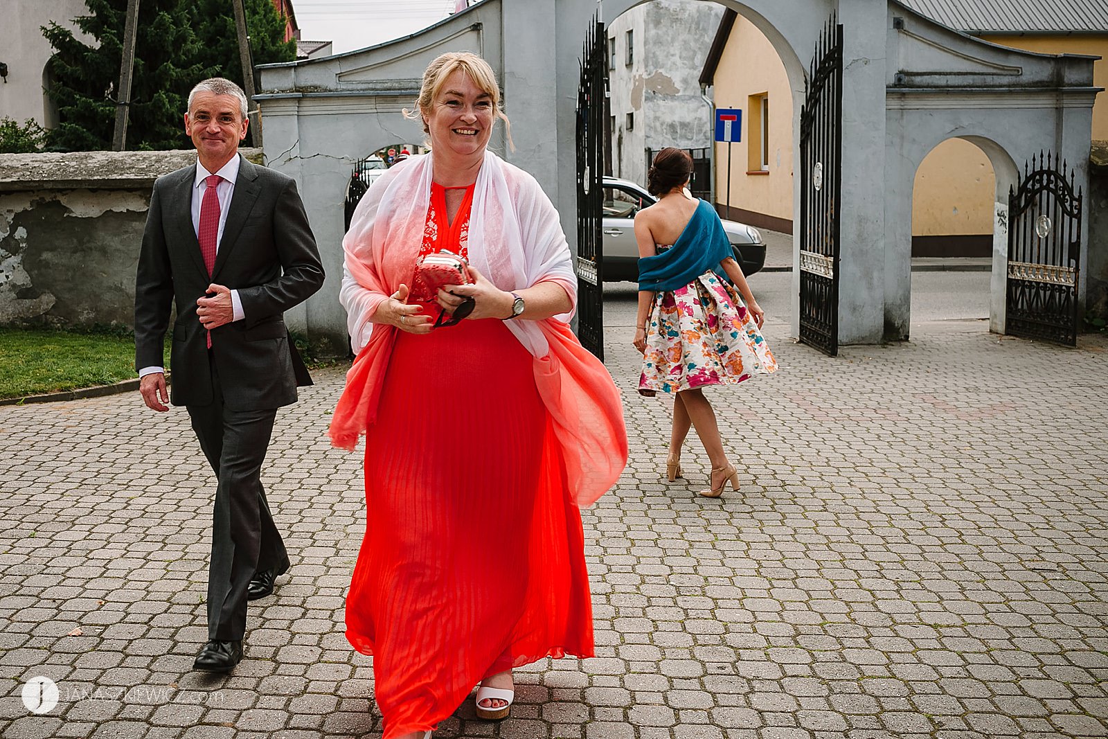 Ślub w kościele św. Pawła od Krzyża - Rawa Mazowiecka (Mały Kościołek). Fotografia ślubna.