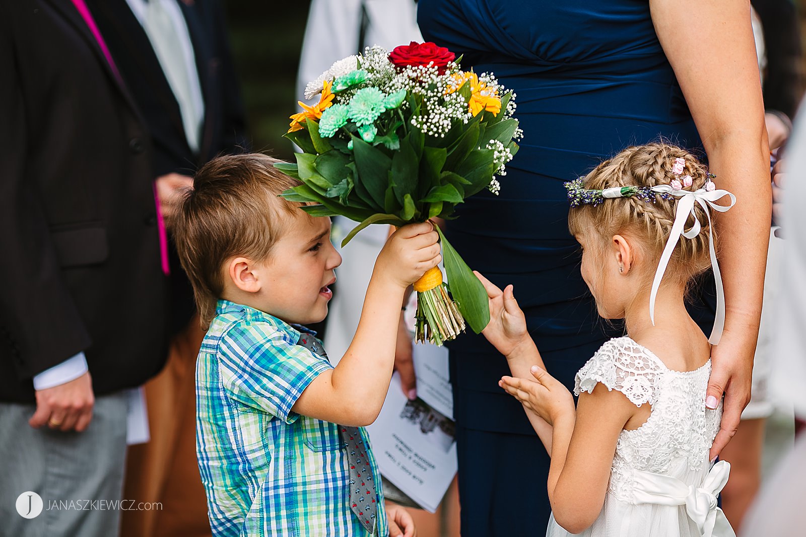 Ślub w kościele św. Pawła od Krzyża - Rawa Mazowiecka (Mały Kościołek). Fotografia ślubna.