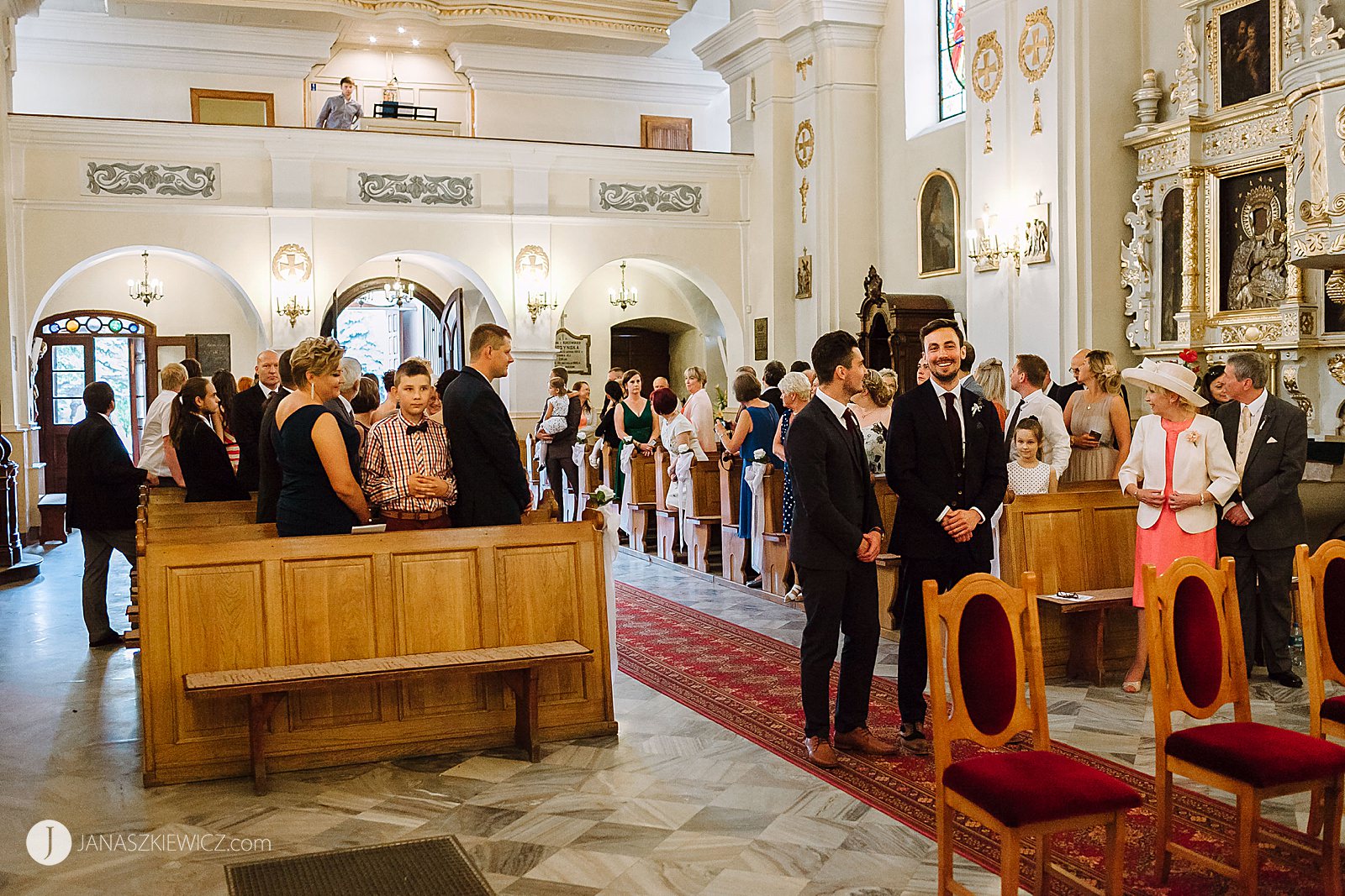 Ślub w kościele św. Pawła od Krzyża - Rawa Mazowiecka (Mały Kościołek). Fotografia ślubna.