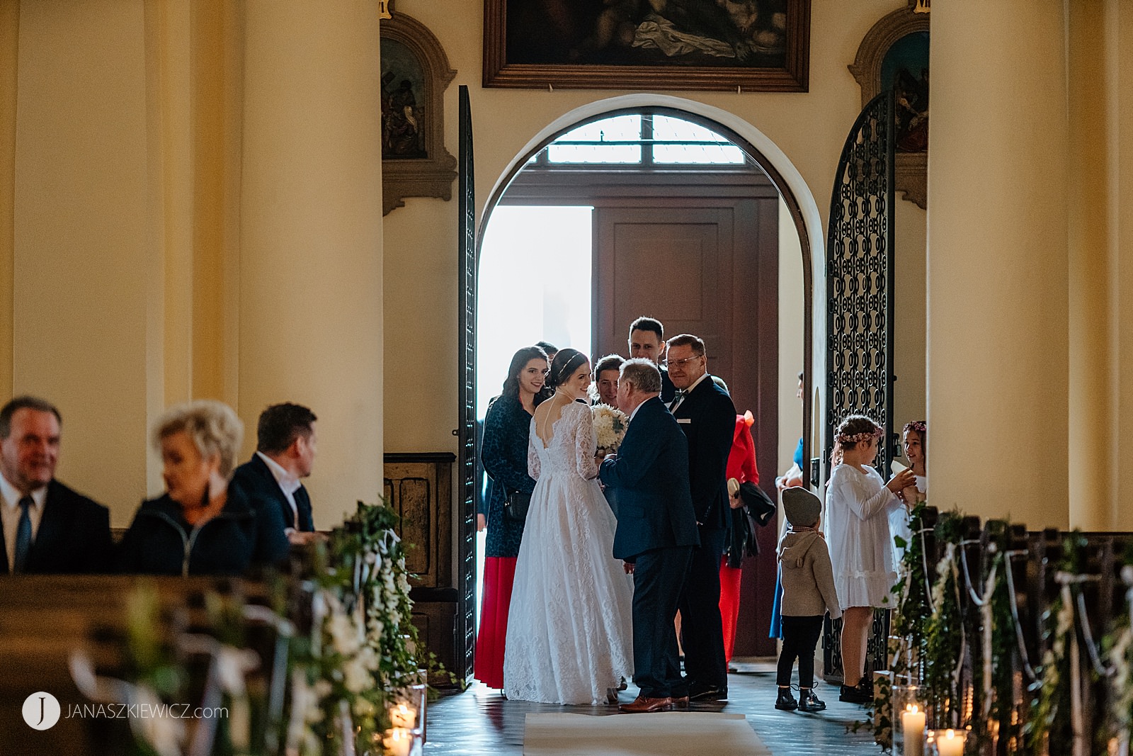 Ślub w kościele w Miłosławiu - fotograf Poznań. Zdjęcia ślubne.