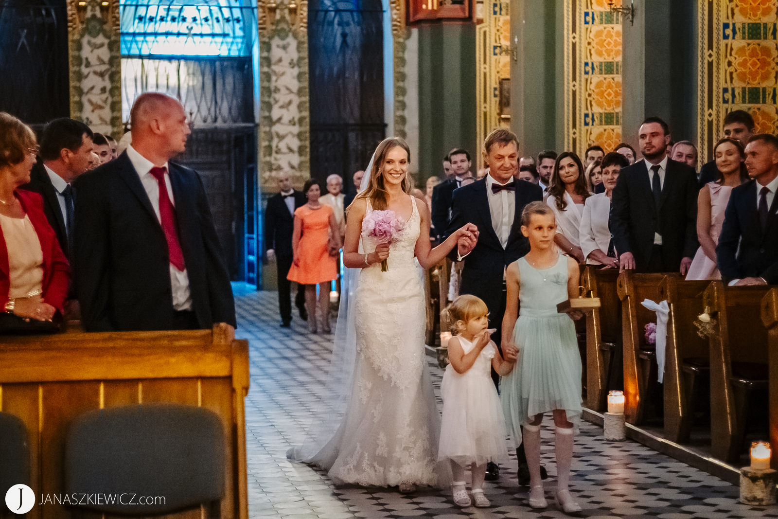 Ślub w Kościele Najświętszego Serca Pana Jezusa w Turku - zdjęcia. Fotograf ślubny.