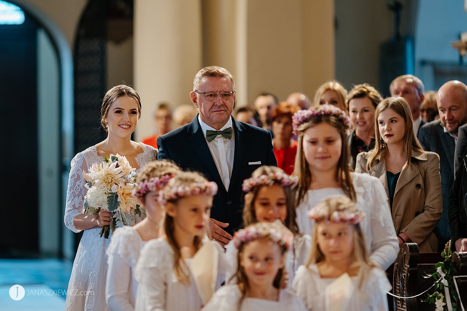 Ślub w kościele w Miłosławiu - fotograf Poznań. Zdjęcia ślubne.