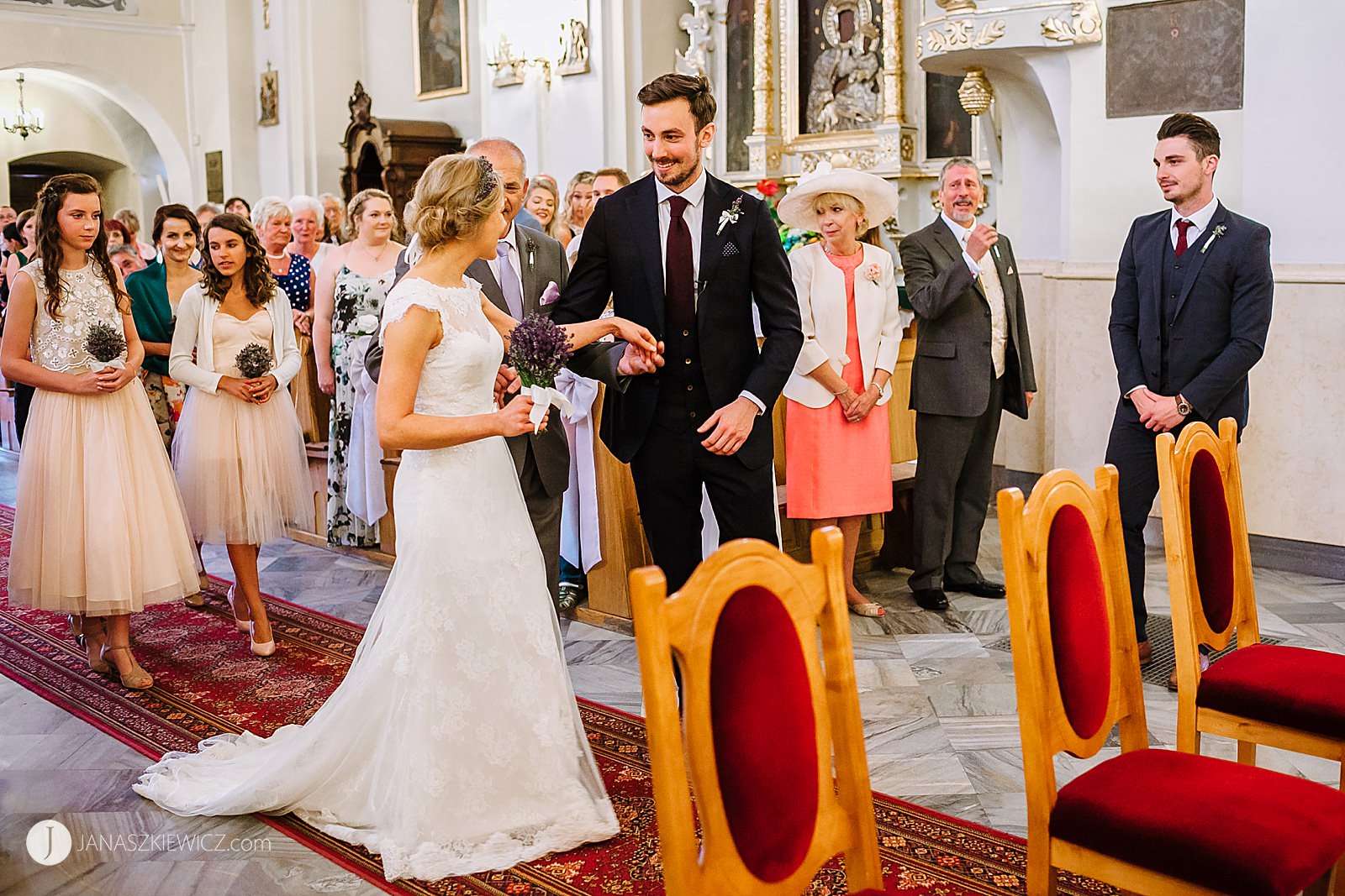 Ślub w kościele św. Pawła od Krzyża - Rawa Mazowiecka (Mały Kościołek). Fotografia ślubna.