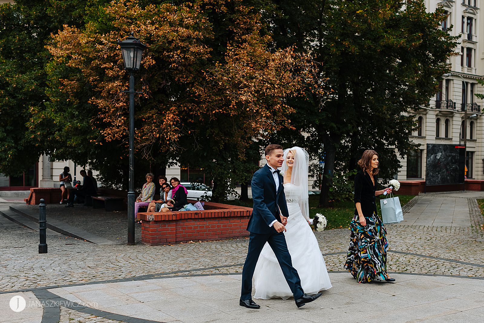 Ślub w Klasztorze Sióstr Wizytek w Warszawie. Fotograf ślubny.