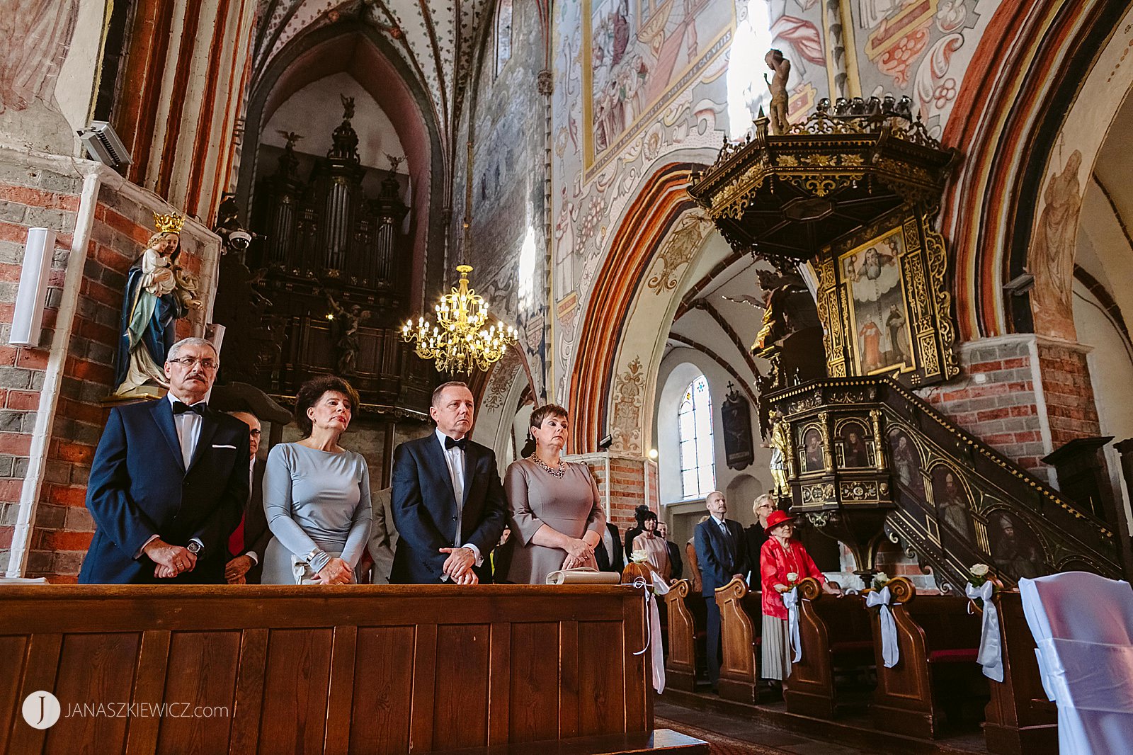 Ślub w Bazylice św. Tomasza Apostoła w Nowym Mieście Lubawskim - zdjęcia ślubne.