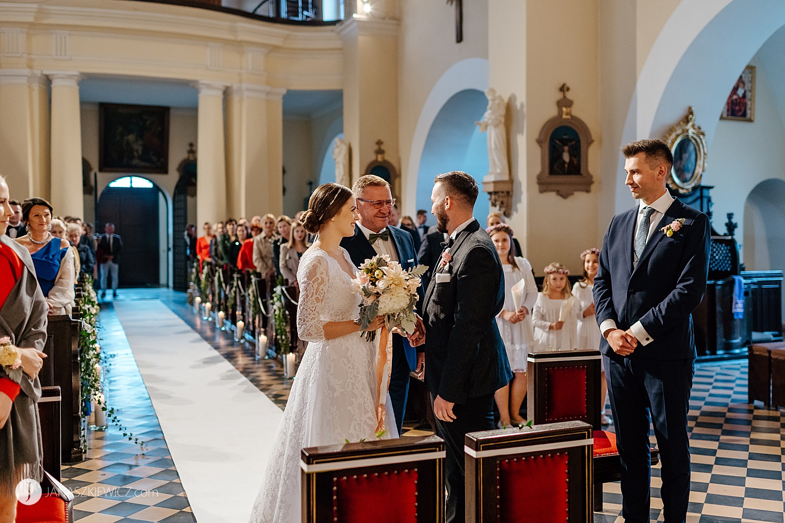 Ślub w kościele w Miłosławiu - fotograf Poznań. Zdjęcia ślubne.