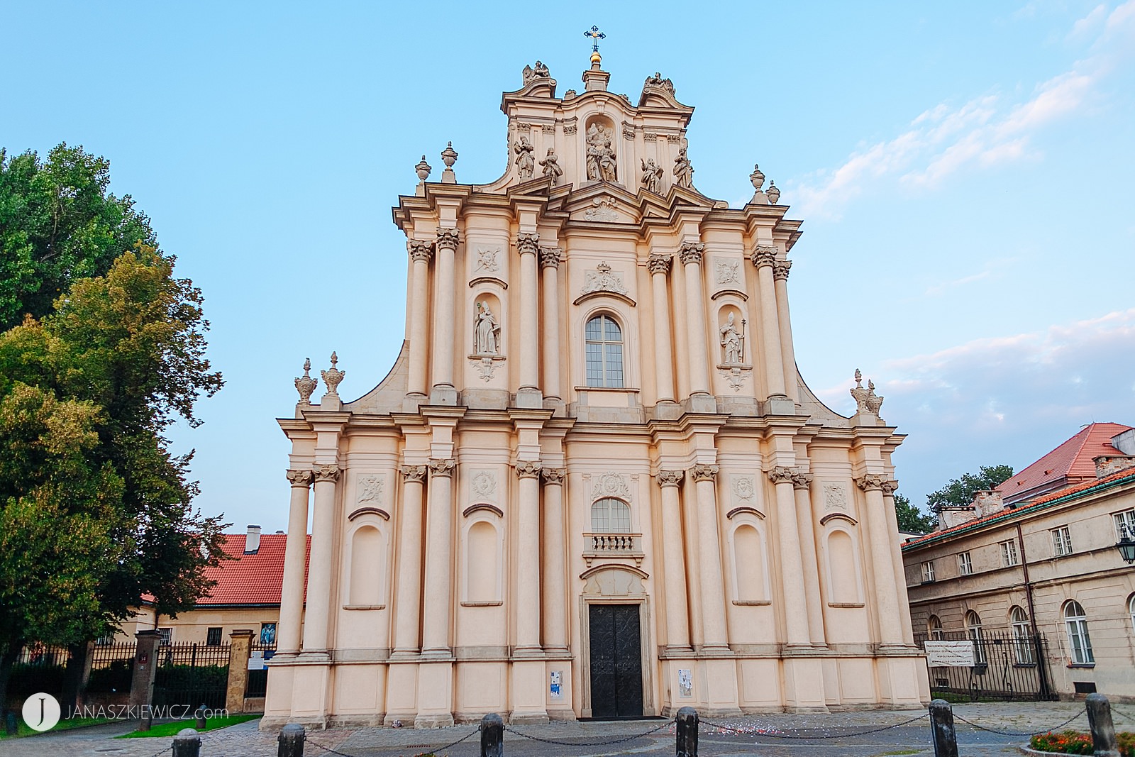 Ślub w Klasztorze Sióstr Wizytek w Warszawie. Fotograf ślubny.