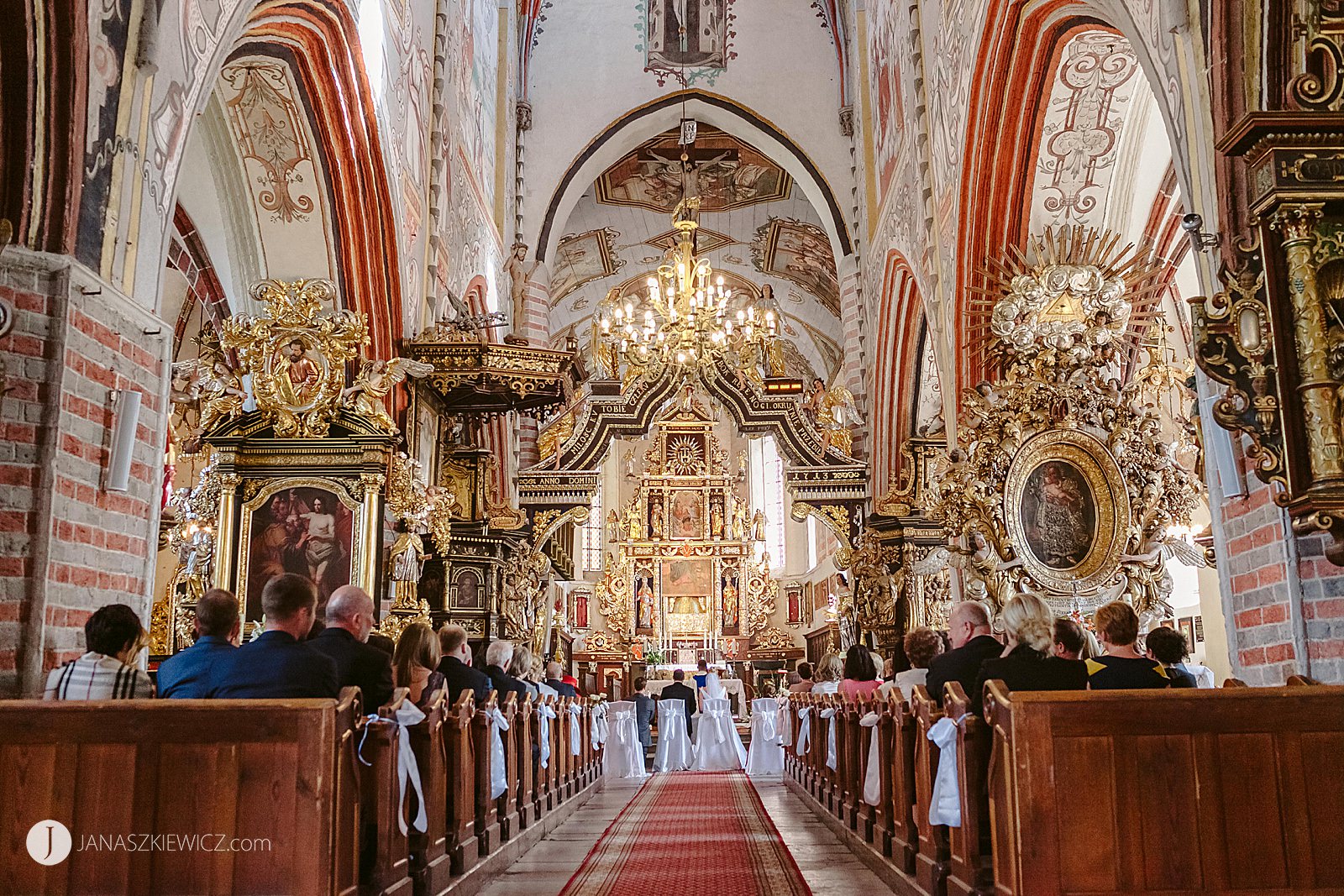 Ślub w Bazylice św. Tomasza Apostoła w Nowym Mieście Lubawskim - zdjęcia ślubne.