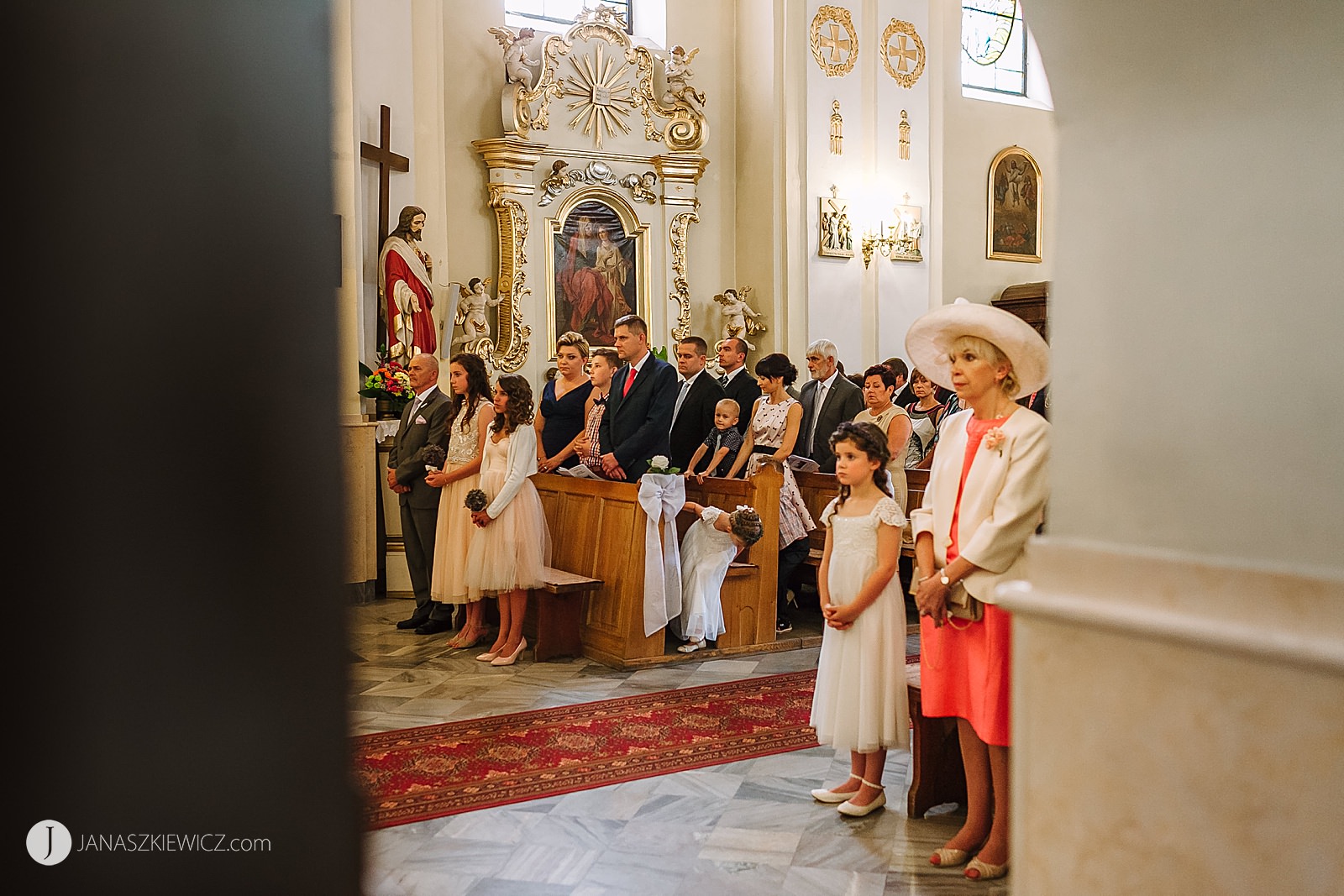 Ślub w kościele św. Pawła od Krzyża - Rawa Mazowiecka (Mały Kościołek). Fotografia ślubna.