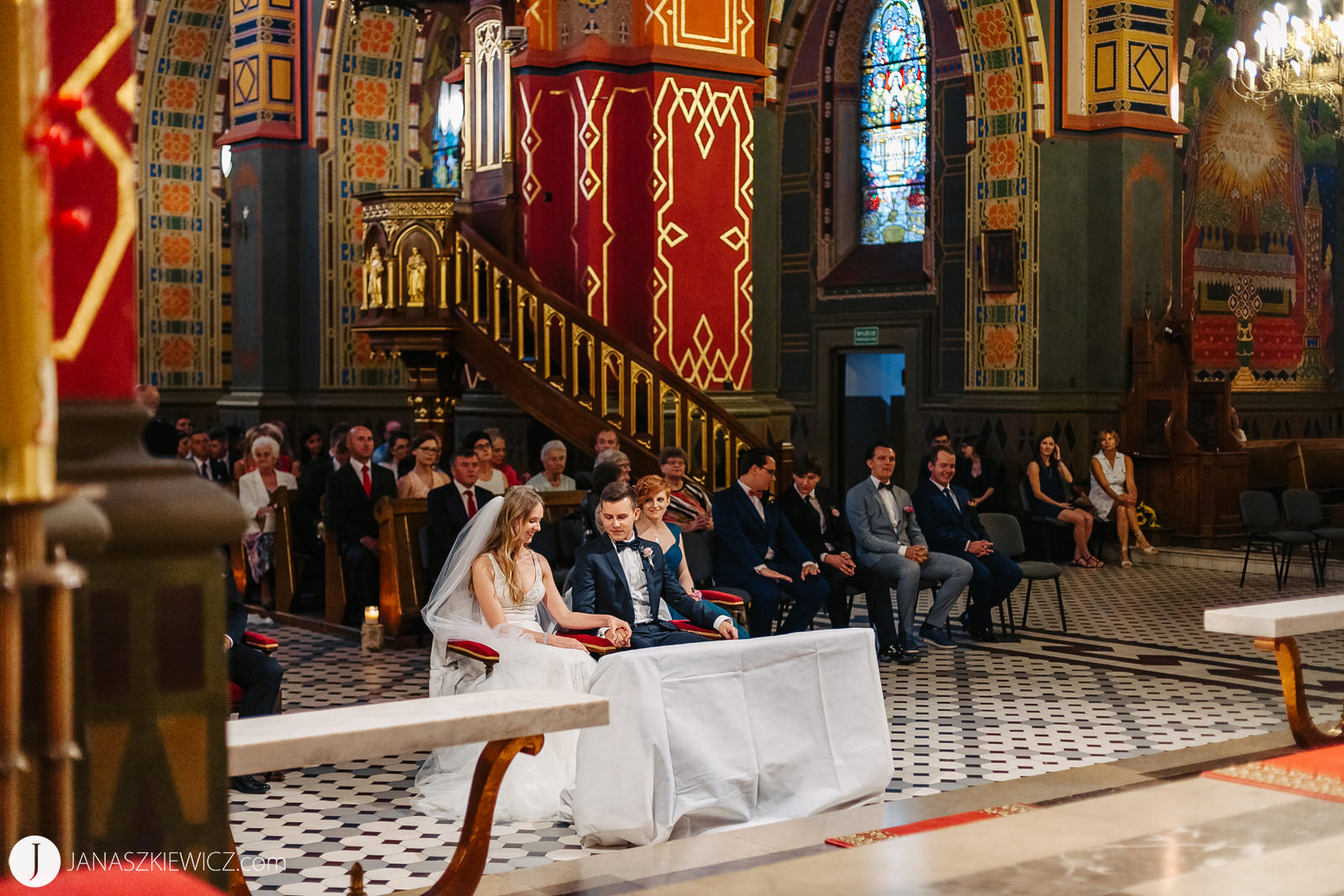 Ślub w Kościele Najświętszego Serca Pana Jezusa w Turku - zdjęcia. Fotograf ślubny.