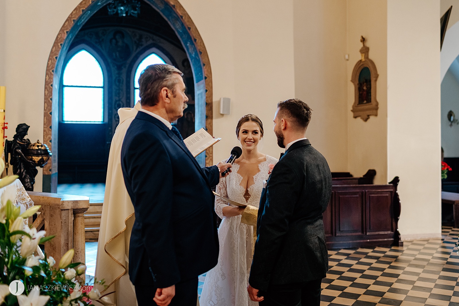 Ślub w kościele w Miłosławiu - fotograf Poznań. Zdjęcia ślubne.