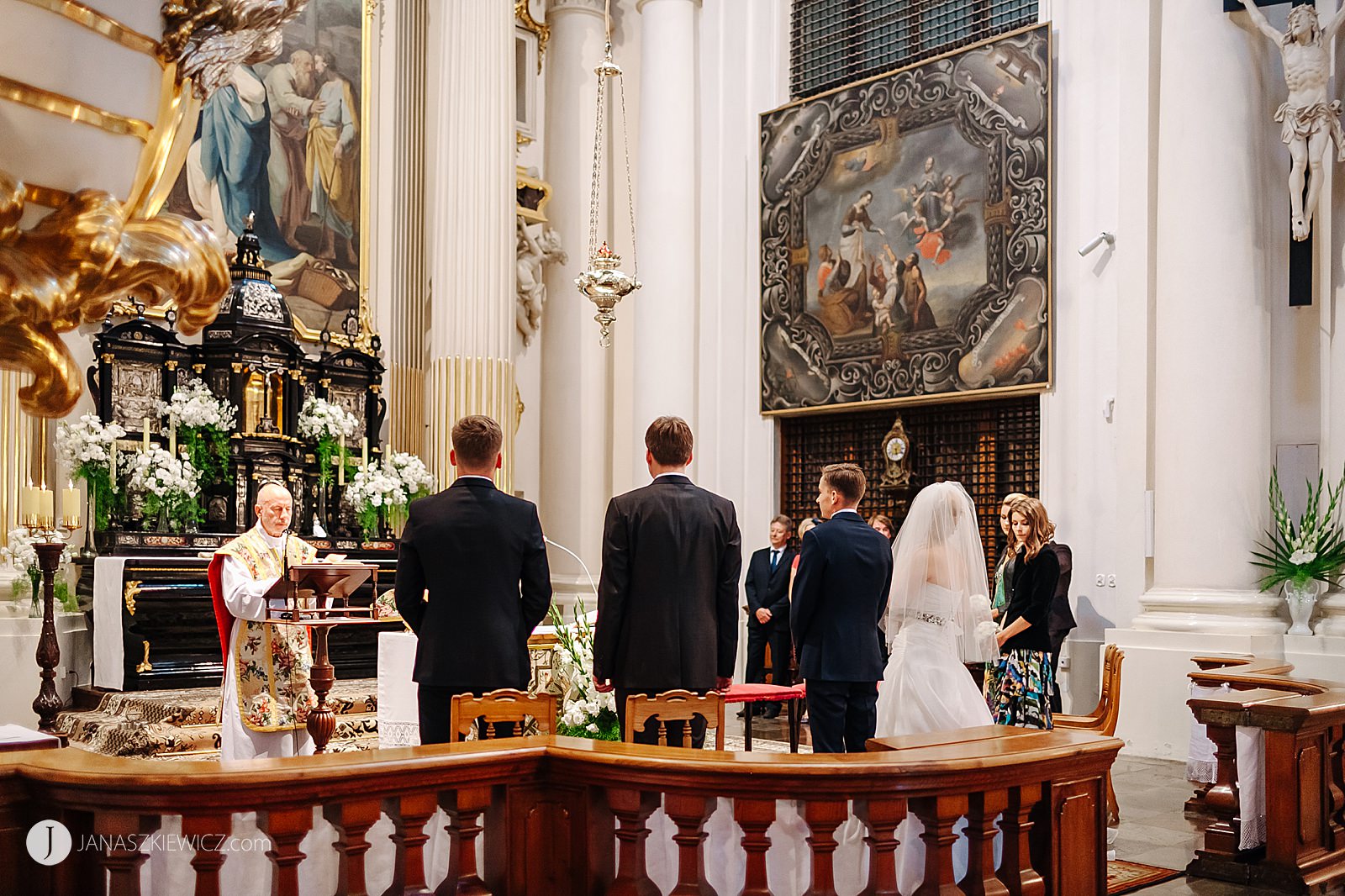 Ślub w Klasztorze Sióstr Wizytek w Warszawie. Fotograf ślubny.