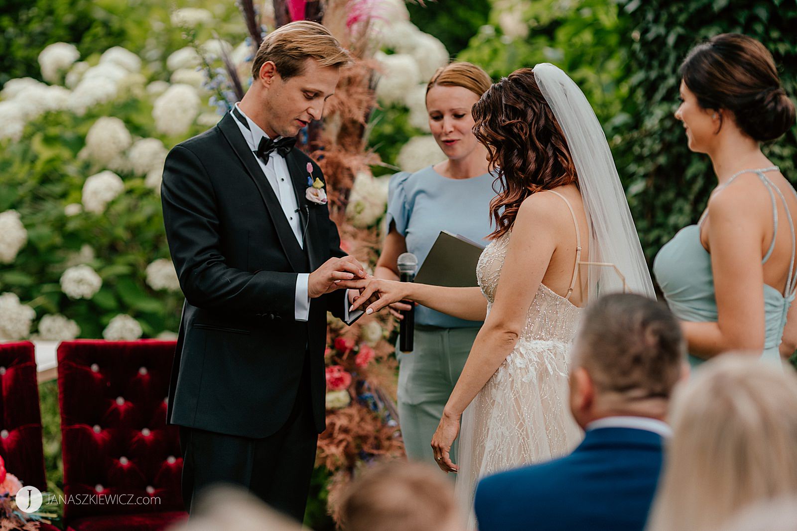 Humanistyczny ślub plenerowy - zdjęcia. Ceremonia humanistyczna Dominika Hermanowicz.