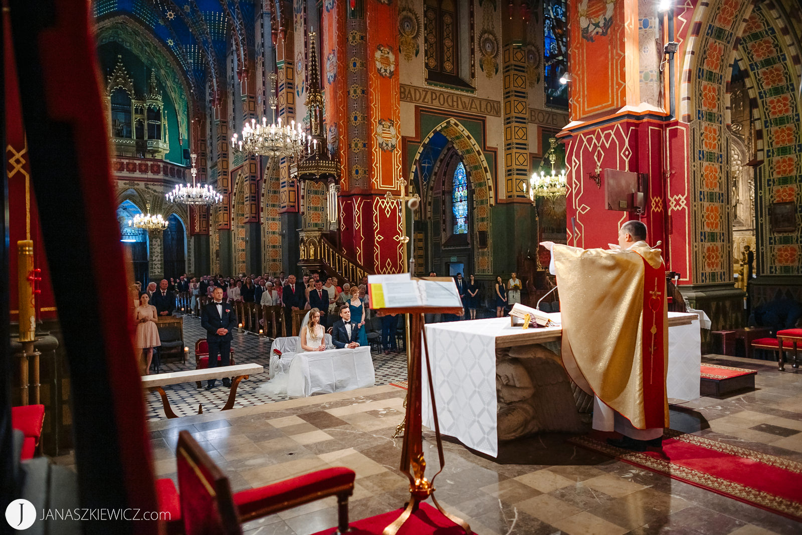 Ślub w Kościele Najświętszego Serca Pana Jezusa w Turku - zdjęcia. Fotograf ślubny.