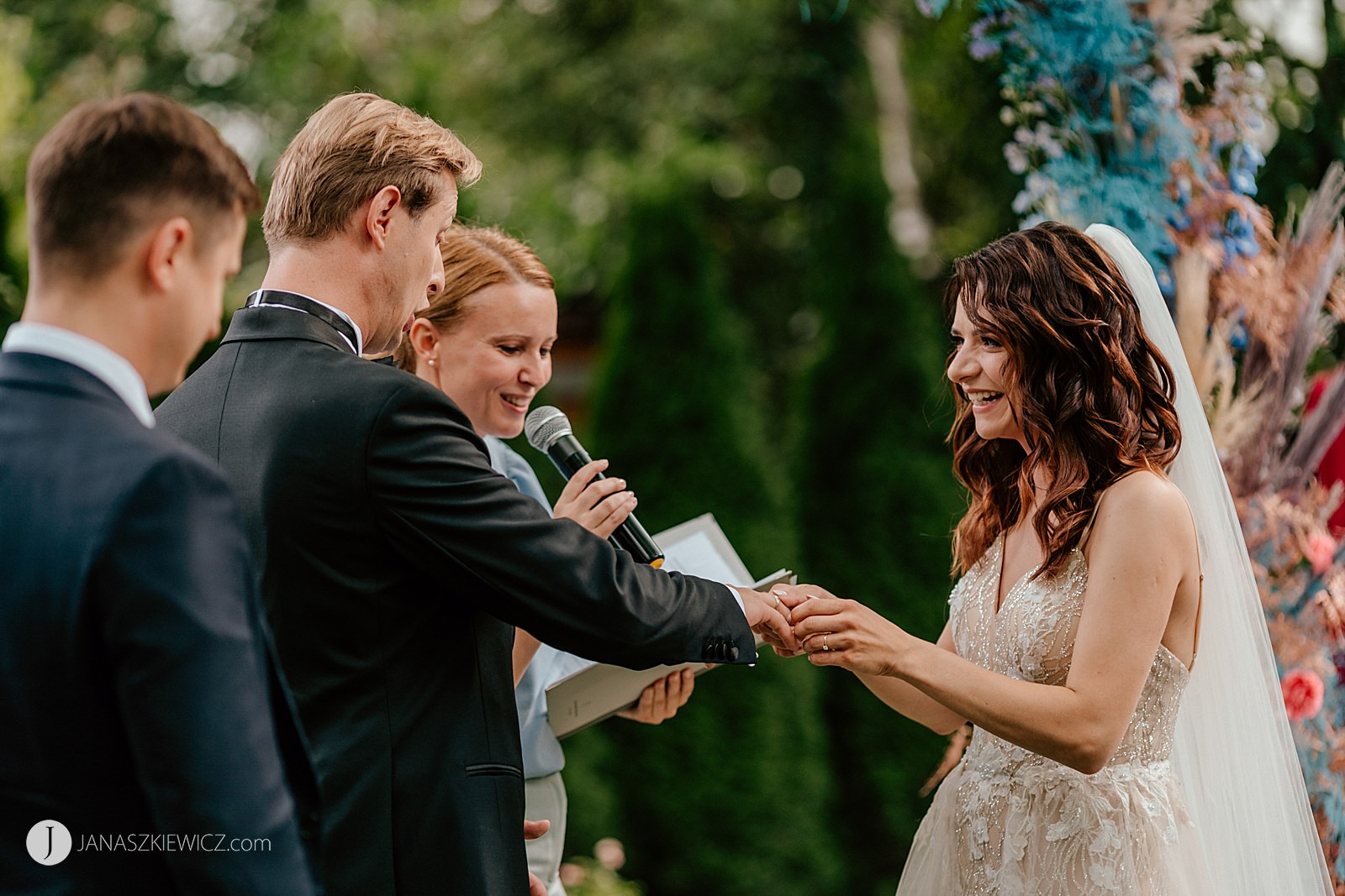 Humanistyczny ślub plenerowy - zdjęcia. Fotograf ślubny, fotograf na ślub.