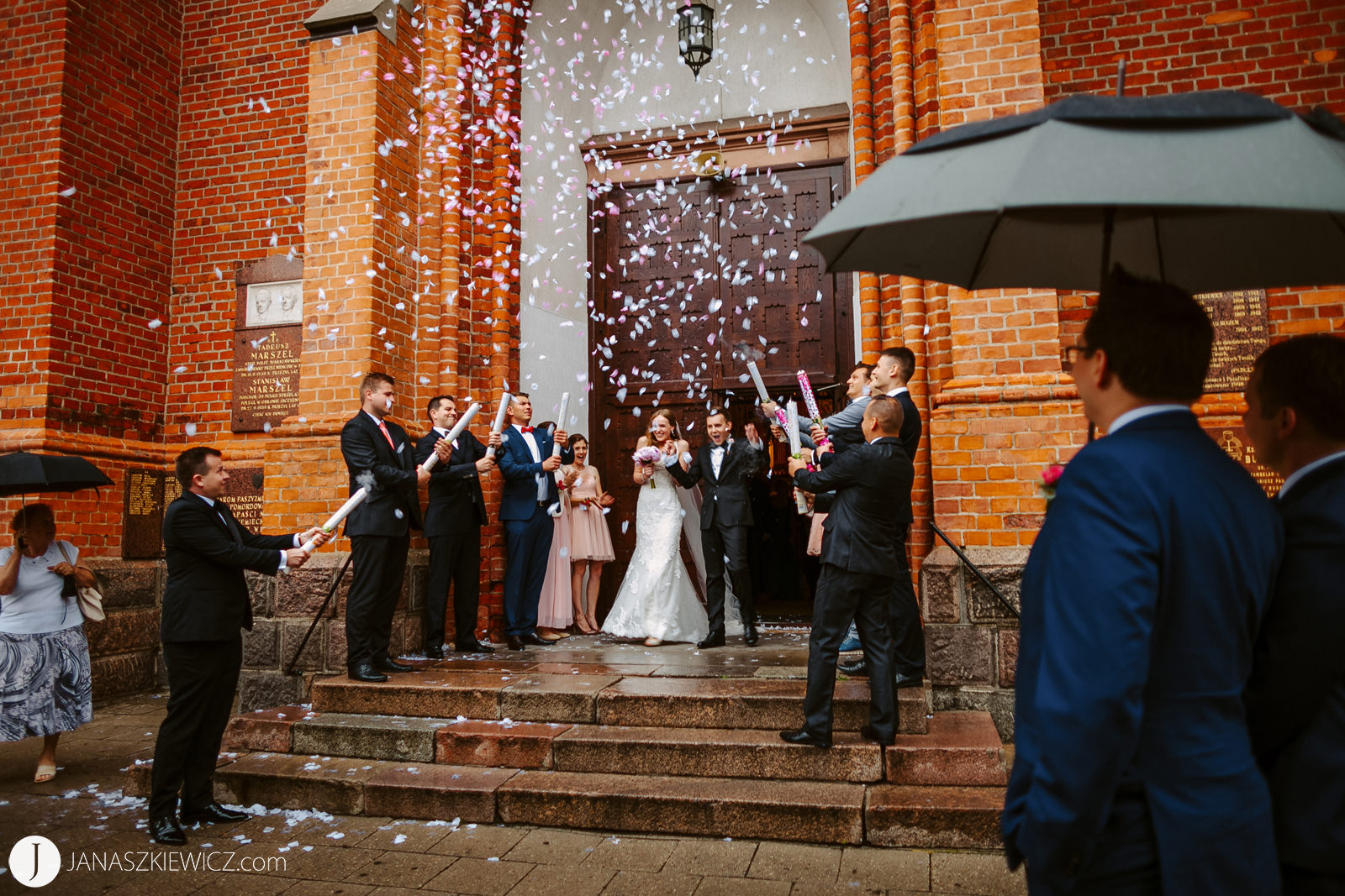 Ślub w Kościele Najświętszego Serca Pana Jezusa w Turku - zdjęcia. Fotograf ślubny.