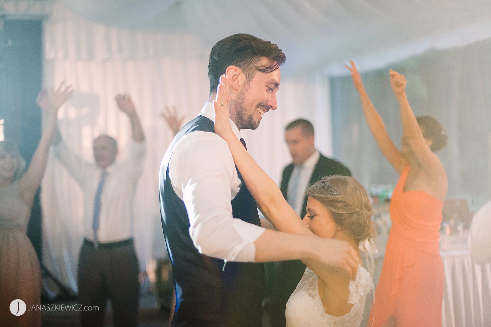 Fotograf na ślub. Zabawa taneczna na weselu.
