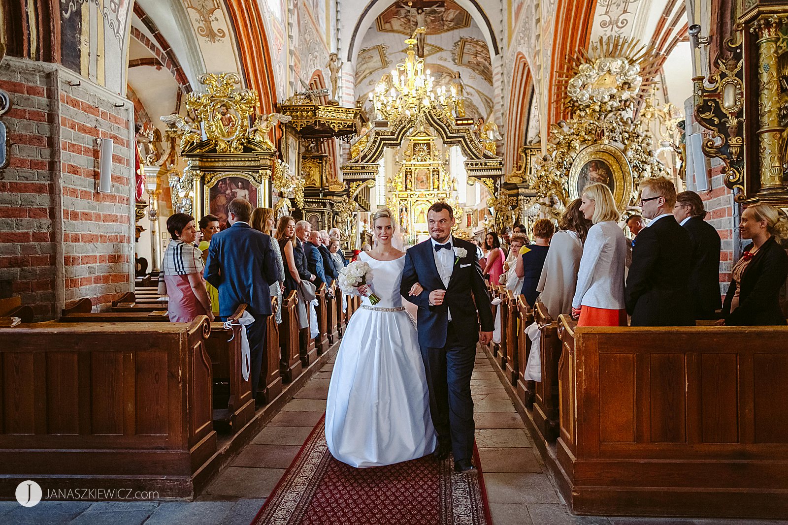 Ślub w Bazylice św. Tomasza Apostoła w Nowym Mieście Lubawskim - zdjęcia ślubne.