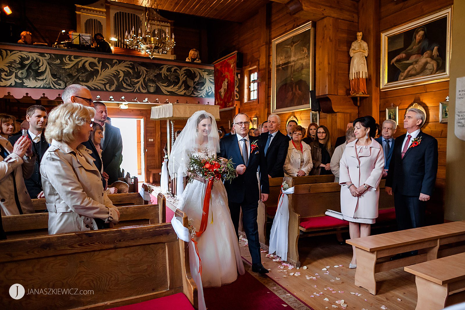 Ślub w kościele św. Mikołaja - Wierzenica. Zdjęcia ślubne. Fotograf Poznań.