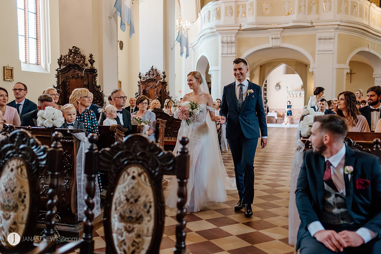 Ślub w Farze w Gostyniu. Fotograf ślubny Gostyń. Zdjęcia ślubne.