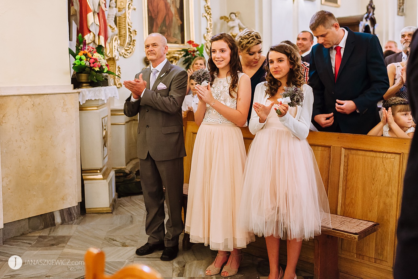 Ślub w kościele św. Pawła od Krzyża - Rawa Mazowiecka (Mały Kościołek). Fotografia ślubna.