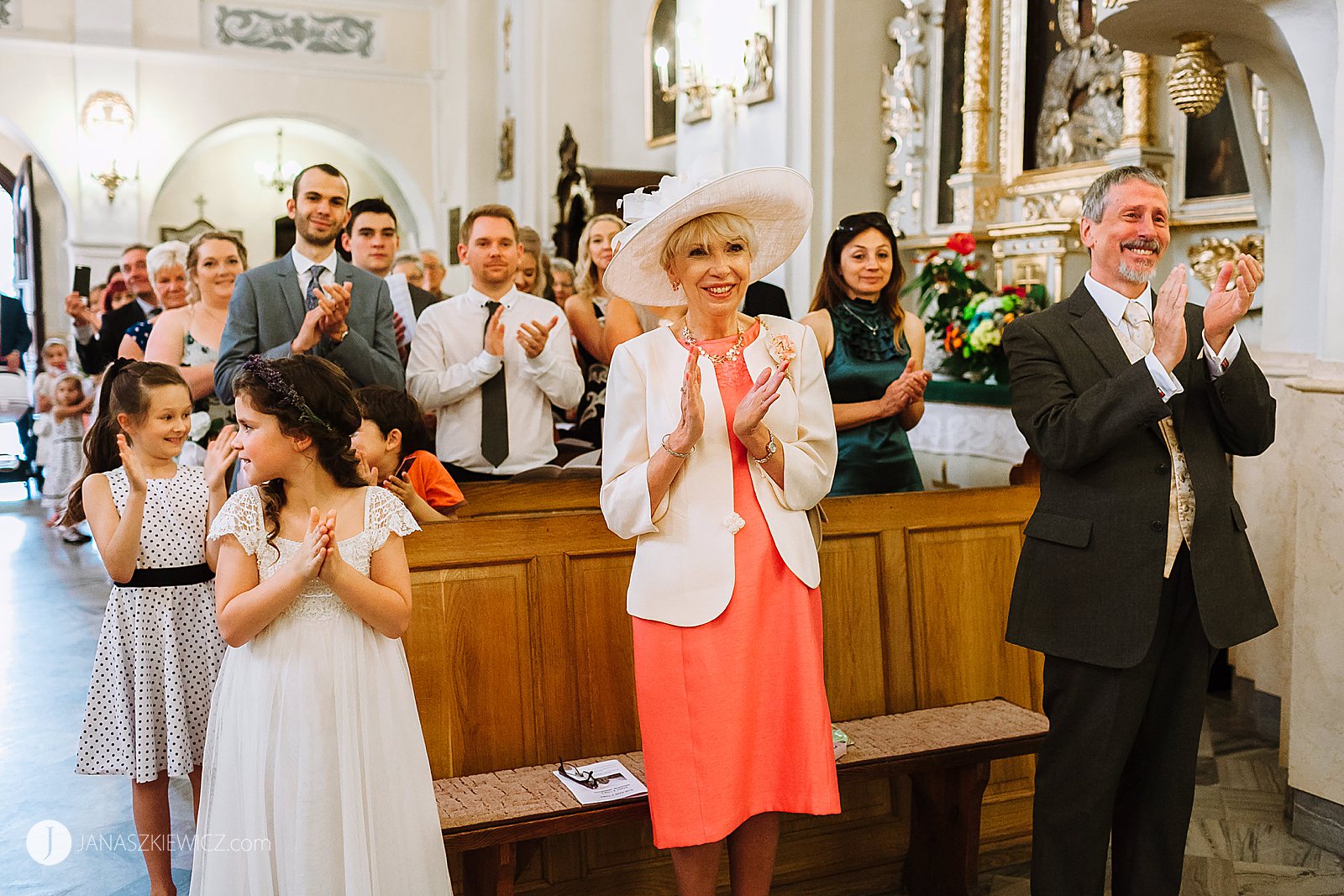 Ślub w kościele św. Pawła od Krzyża - Rawa Mazowiecka (Mały Kościołek). Fotografia ślubna.