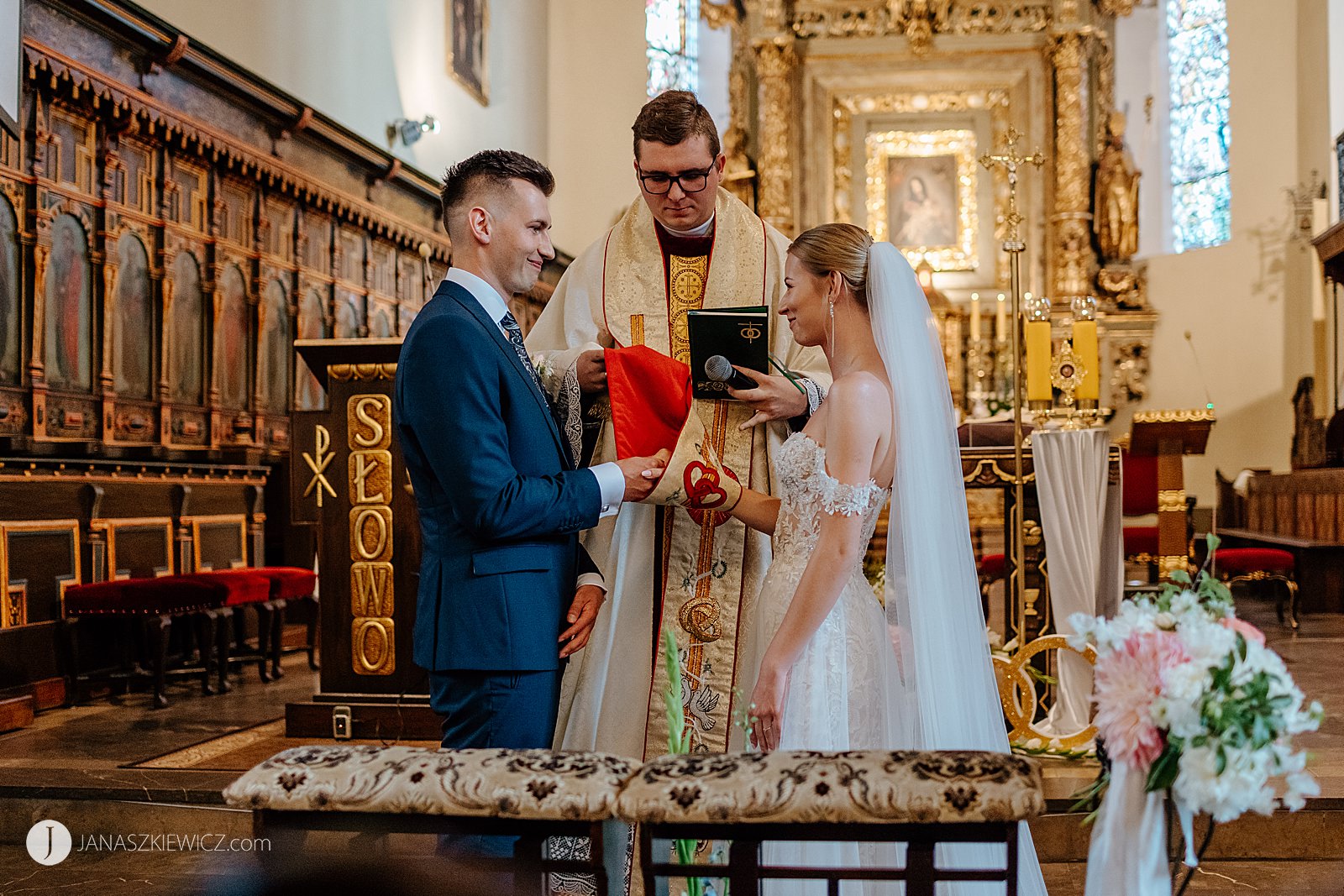 Ślub w Farze w Gostyniu. Fotograf ślubny Gostyń. Zdjęcia ślubne.