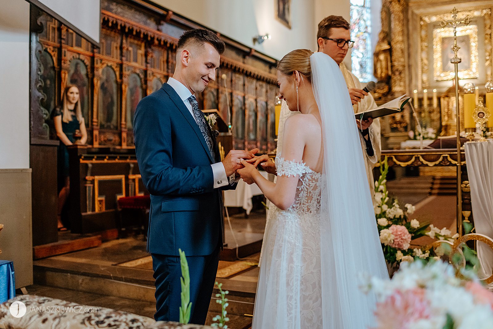 Ślub w Farze w Gostyniu. Fotograf ślubny Gostyń. Zdjęcia ślubne.