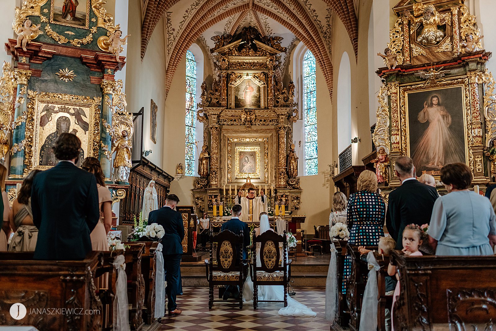 Ślub w Farze w Gostyniu. Fotograf ślubny Gostyń. Zdjęcia ślubne.