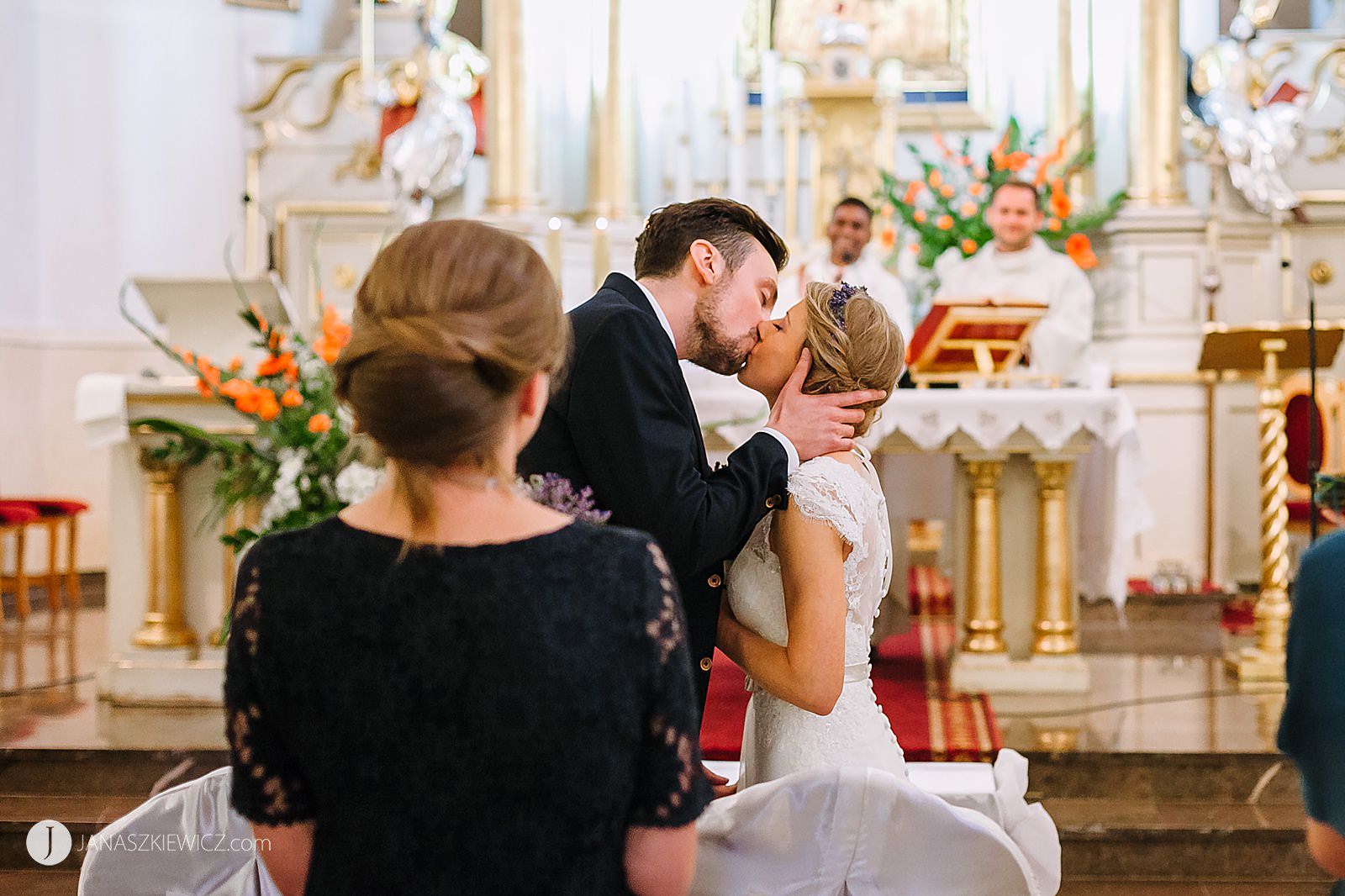 Ślub w kościele św. Pawła od Krzyża - Rawa Mazowiecka (Mały Kościołek). Fotografia ślubna.