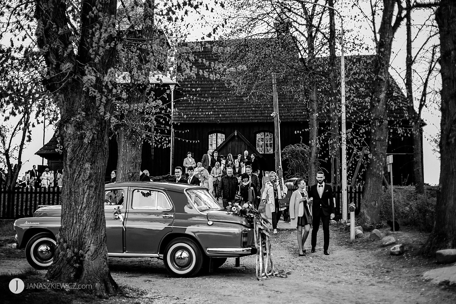 Ślub w kościele św. Mikołaja - Wierzenica. Zdjęcia ślubne. Fotograf Poznań.