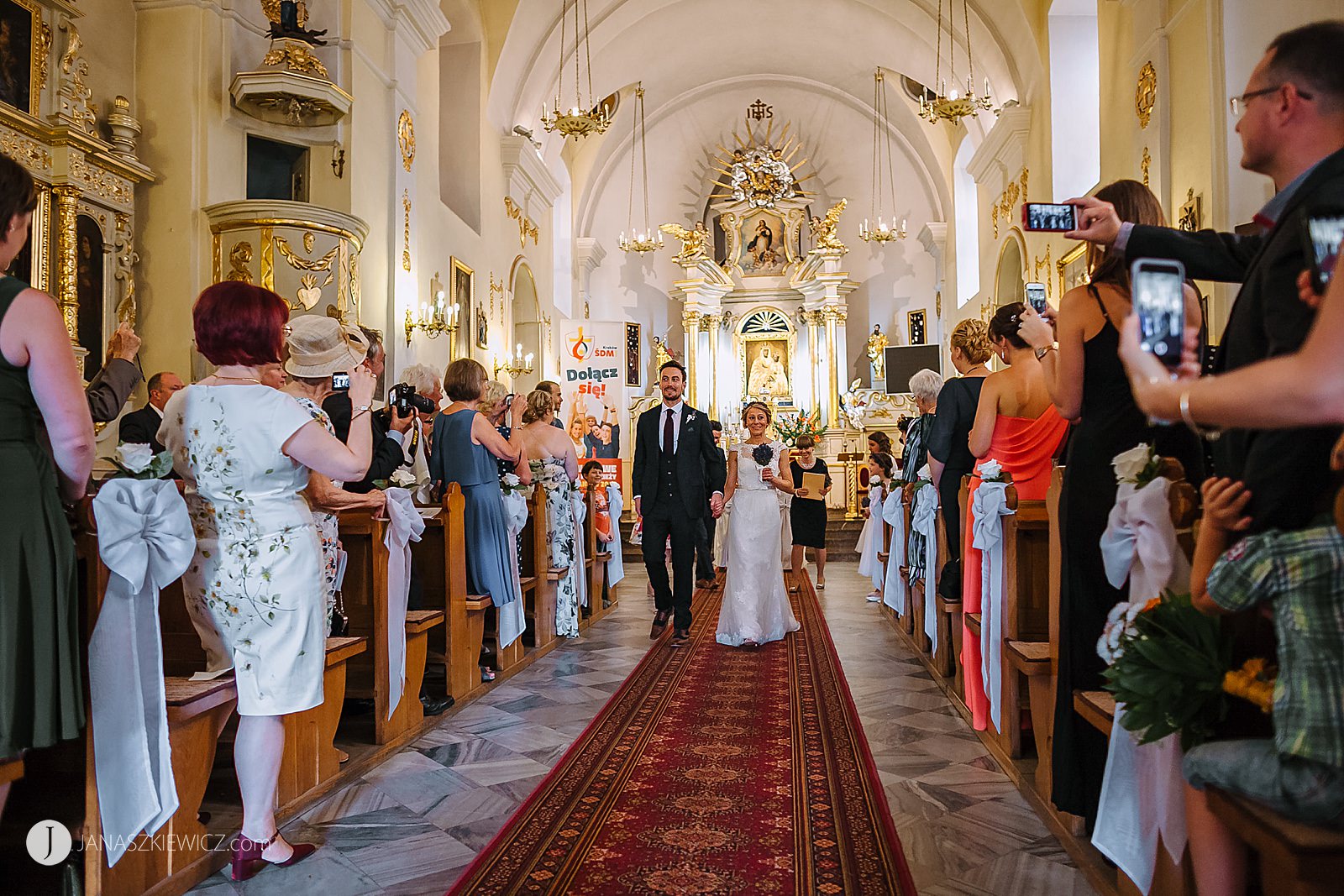 Ślub w kościele św. Pawła od Krzyża - Rawa Mazowiecka (Mały Kościołek). Fotografia ślubna.