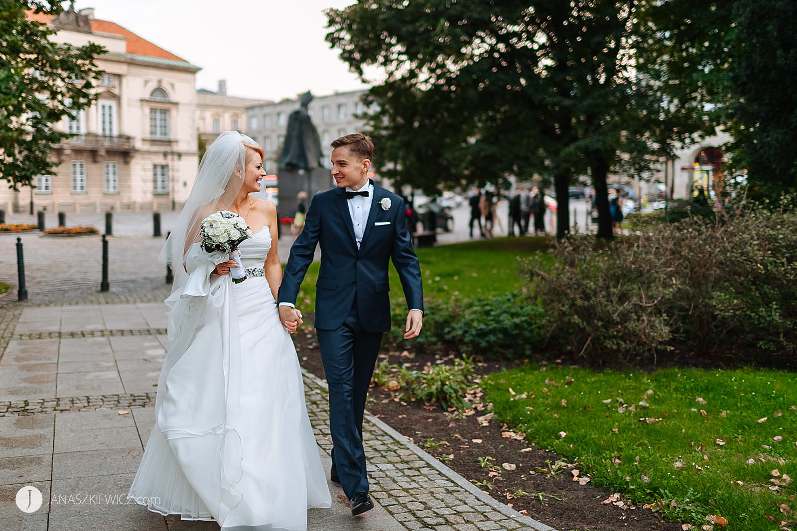 Ślub w Klasztorze Sióstr Wizytek w Warszawie. Fotograf ślubny.