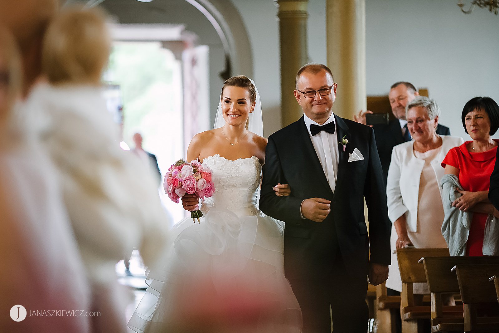 Ślub w kościele - fotograf ślubny, zdjęcia ślubne.