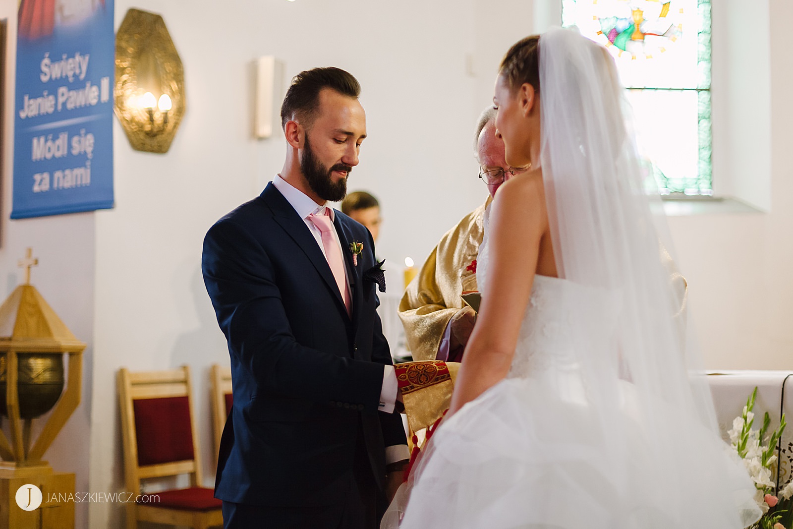 Ślub w kościele - fotograf ślubny, zdjęcia ślubne.