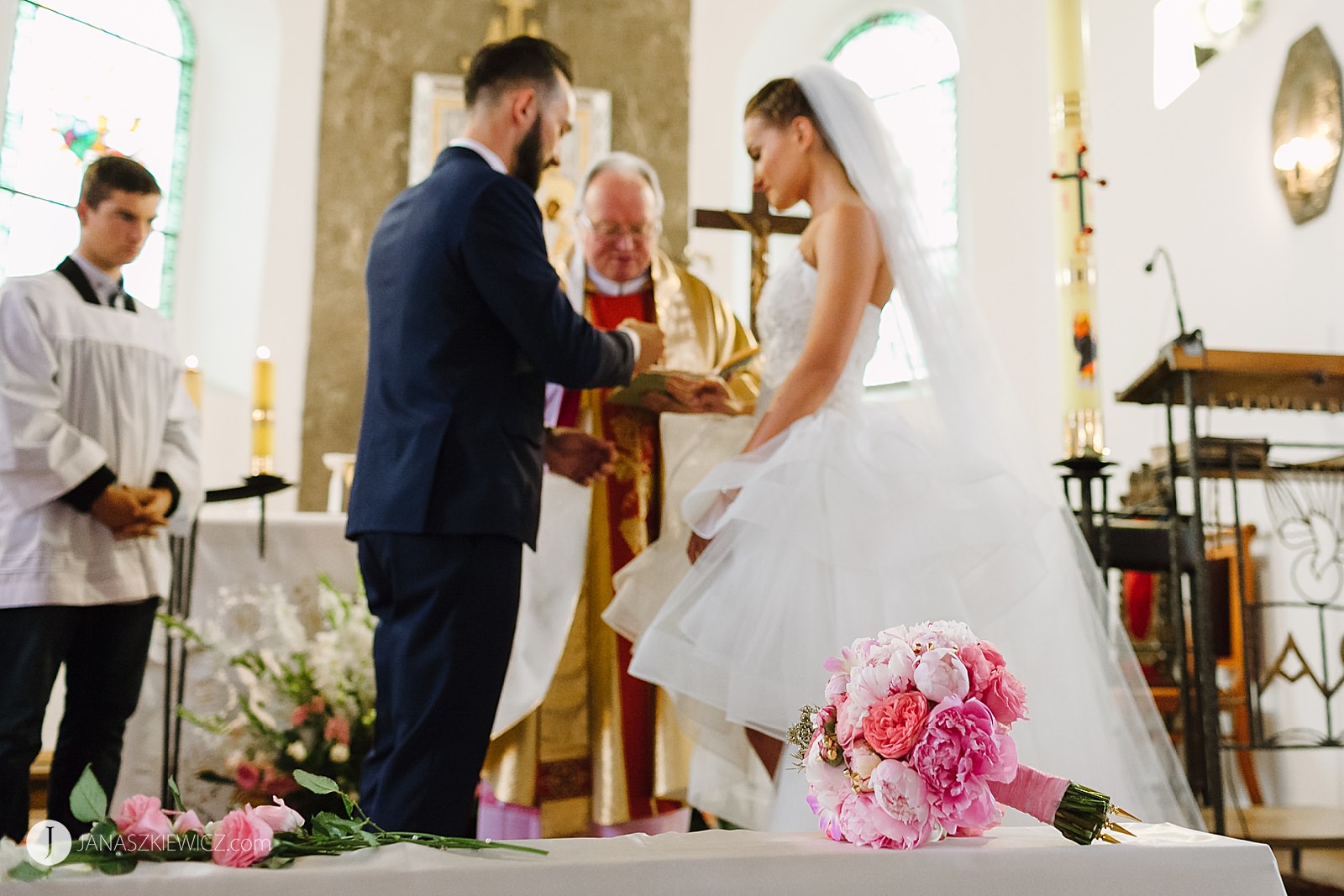 Ślub w kościele - fotograf ślubny, zdjęcia ślubne.