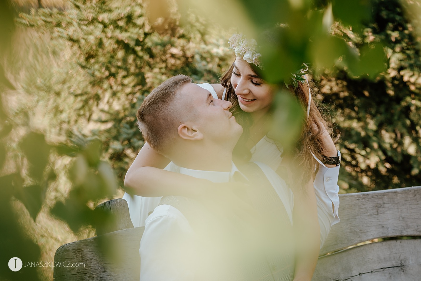 Fotograf ślubny - Konin. Rustykalna sesja ślubna.