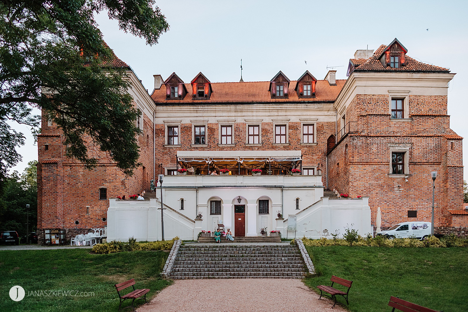 Restauracja Herbowa - Zamek Uniejów - wesele. Fotograf Łódź - zdjęcia ślubne.