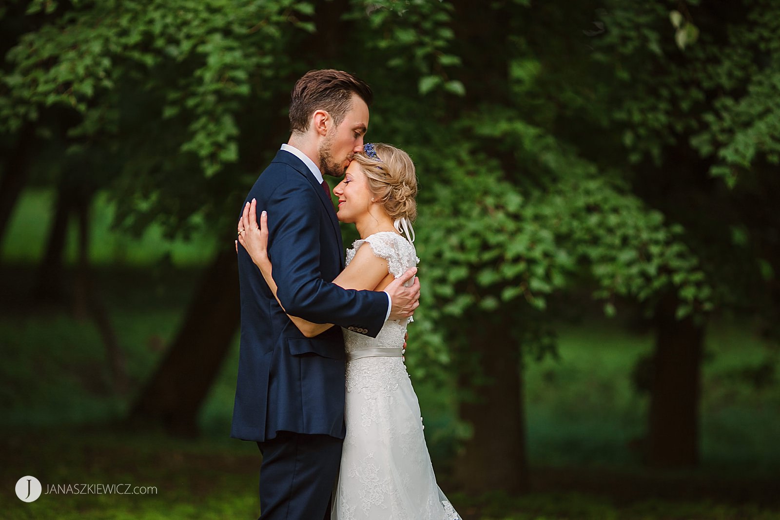 Pałac Chojnata - sesja plenerowa. Zdjęcia ślubne. Fotograf Rawa Mazowiecka.