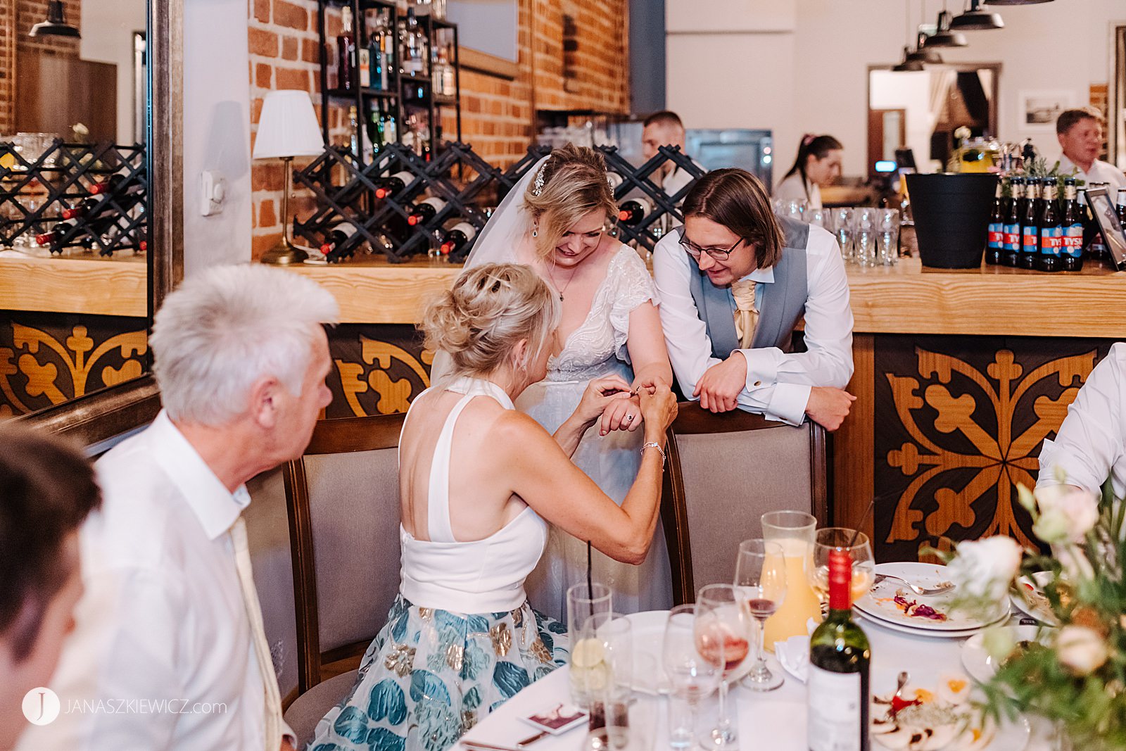 Restauracja Herbowa - Zamek Uniejów - wesele. Fotograf Łódź - zdjęcia ślubne.