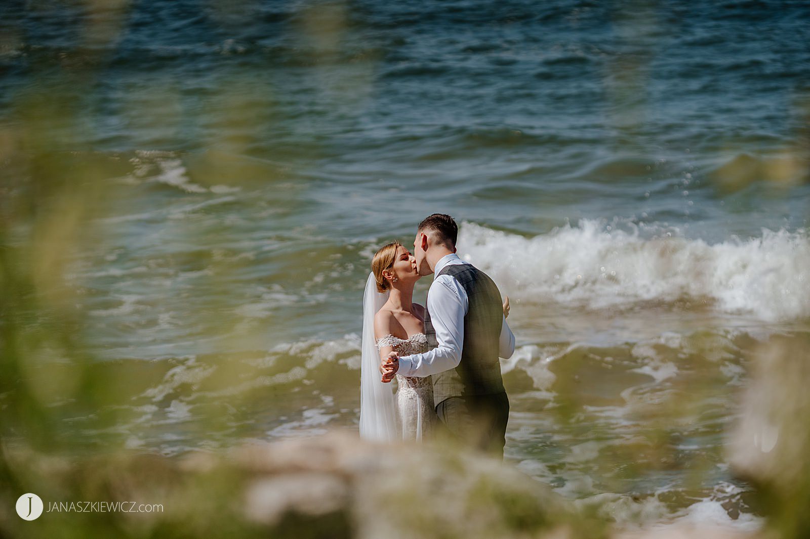 Sesja ślubna nad morzem. Fotograf ślubny - zdjęcia.