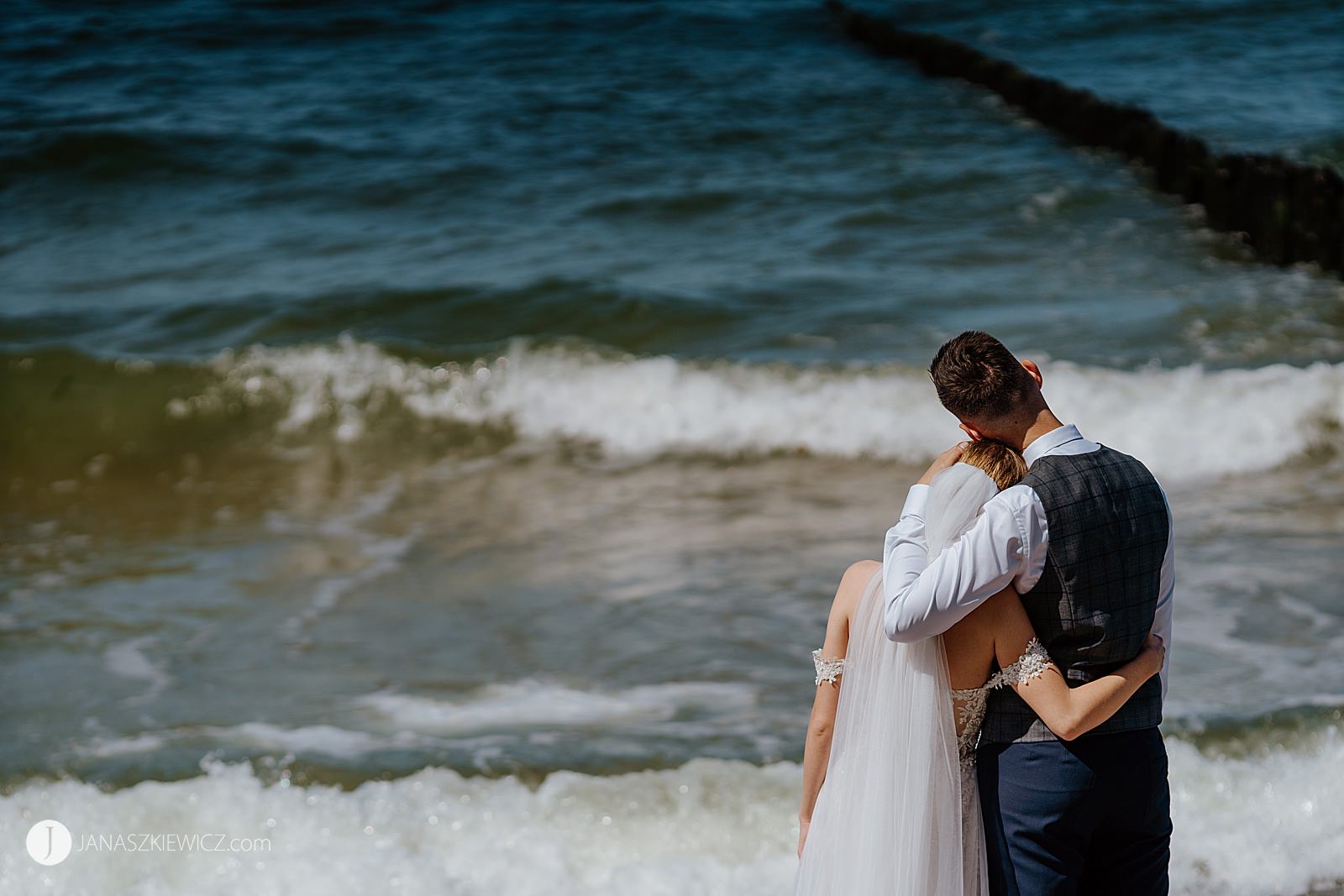 Sesja ślubna nad morzem. Fotograf ślubny - zdjęcia.