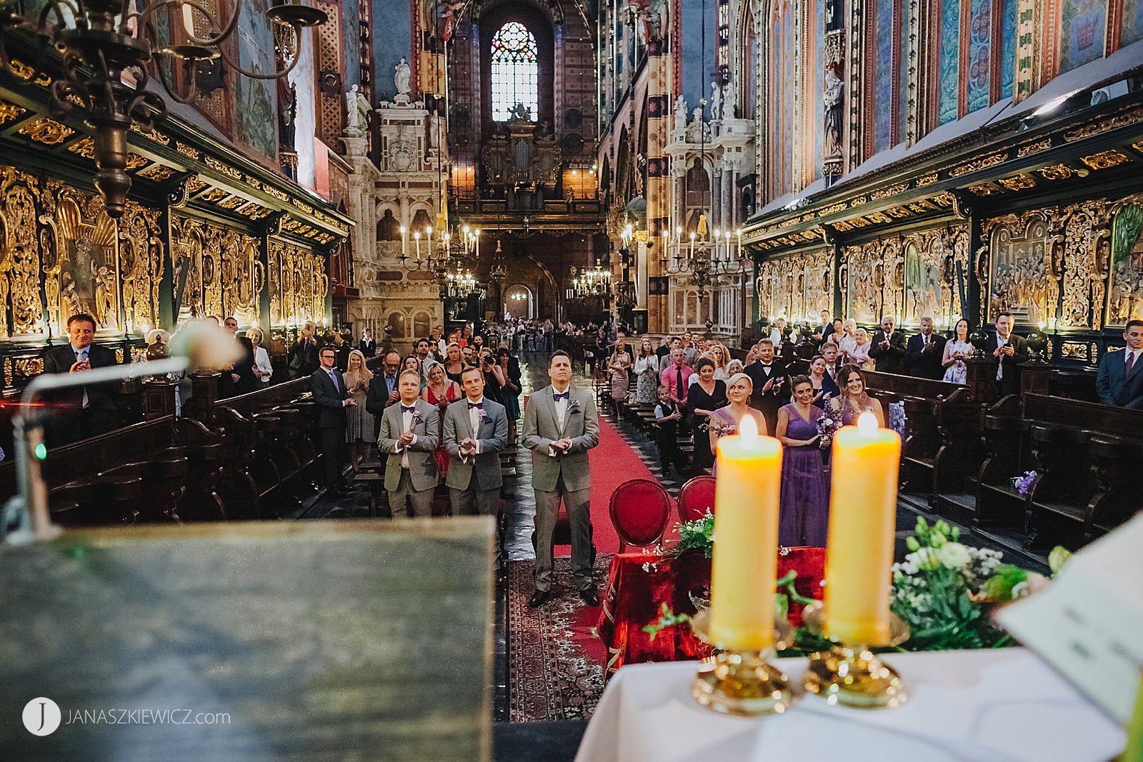 Fotograf ślubny. Ślub w Bazylice Mariackiej w Krakowie.