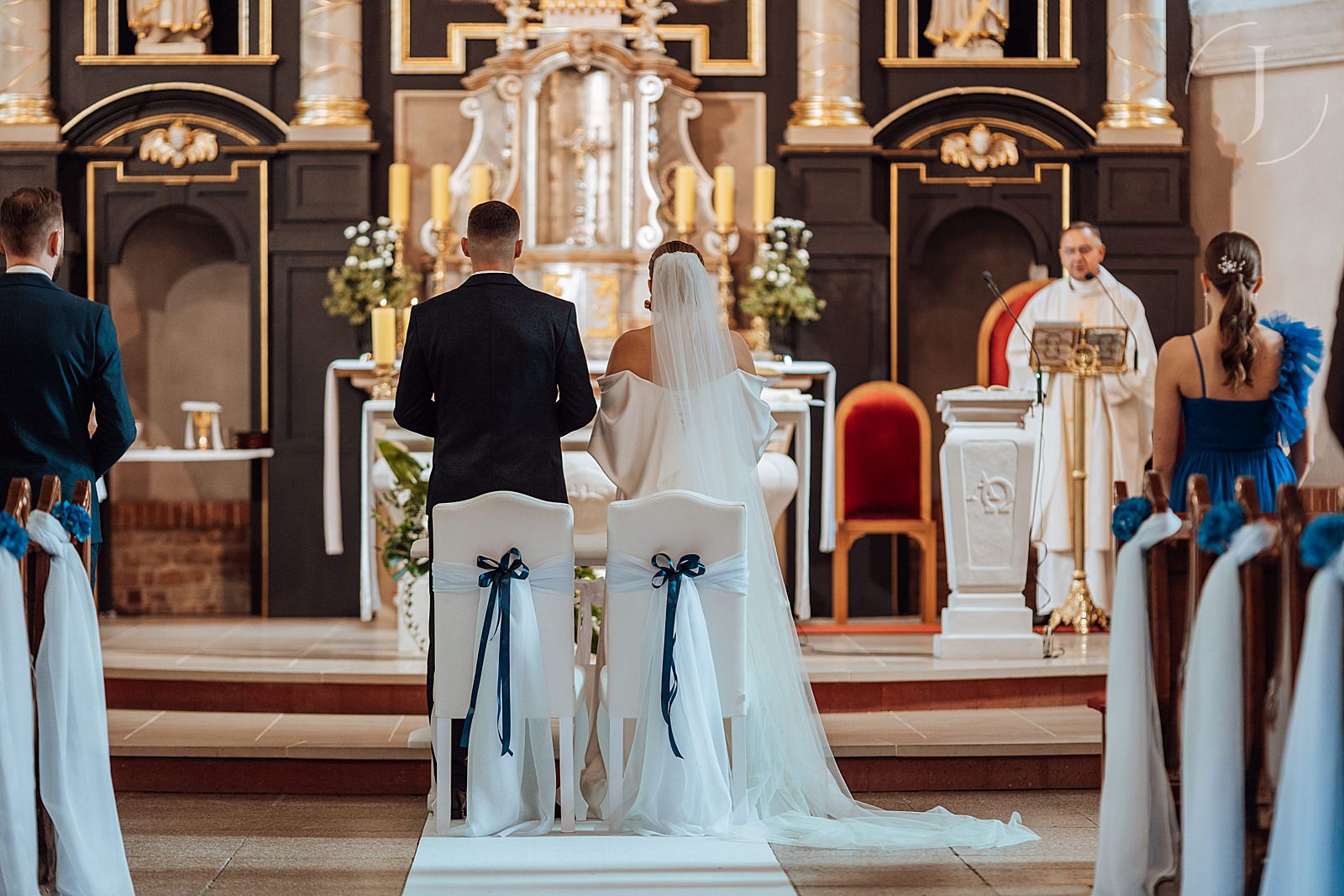 Ceremonia ślubu w kościele Świętej Trójcy we Włoszakowicach.