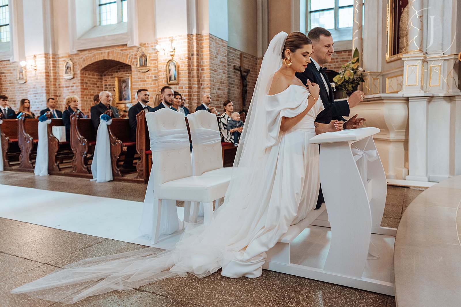 Ceremonia ślubu w kościele Świętej Trójcy we Włoszakowicach.
