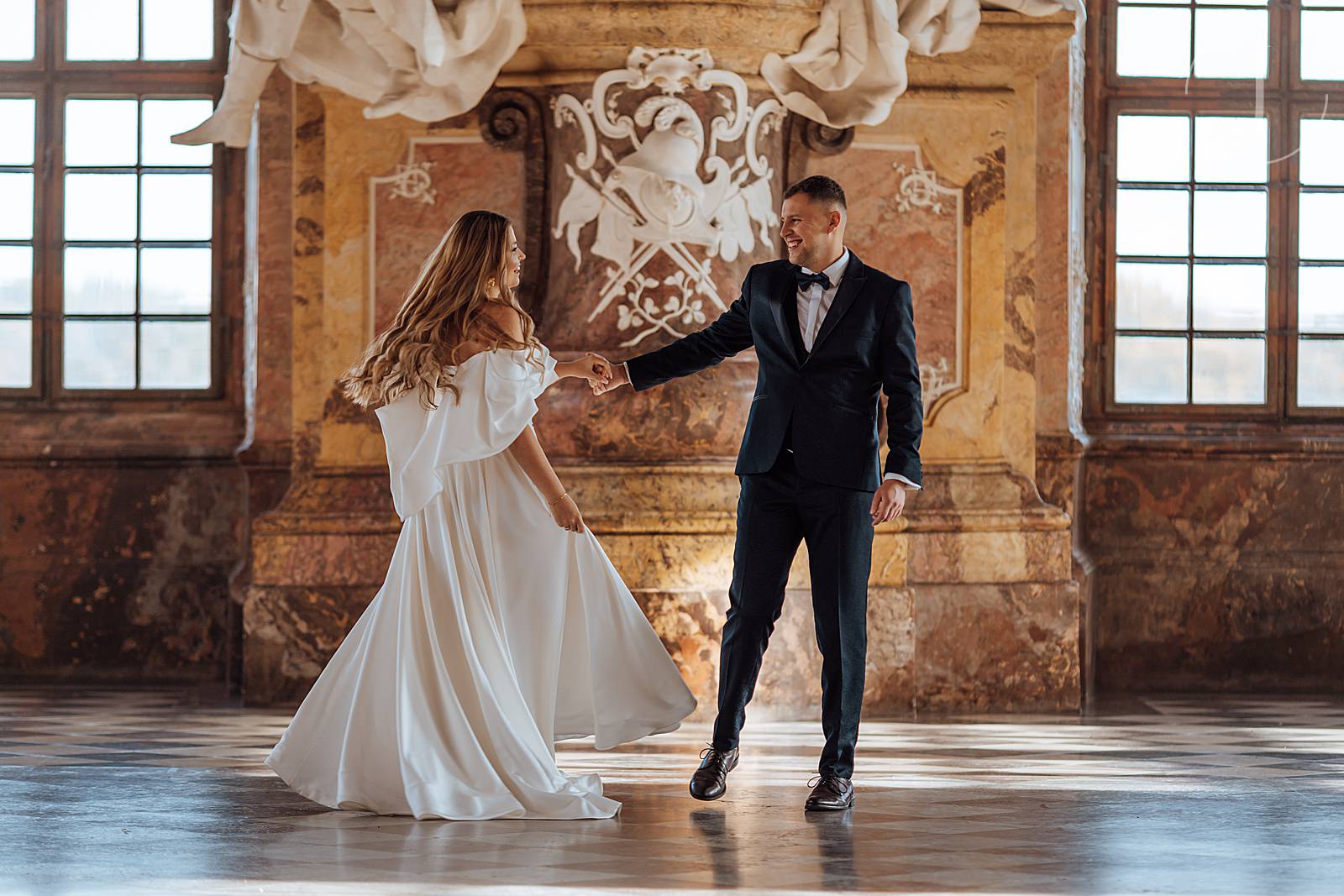 Sesja ślubna Pary Młodej w Klasztorze Cystersów w Lubiążu.