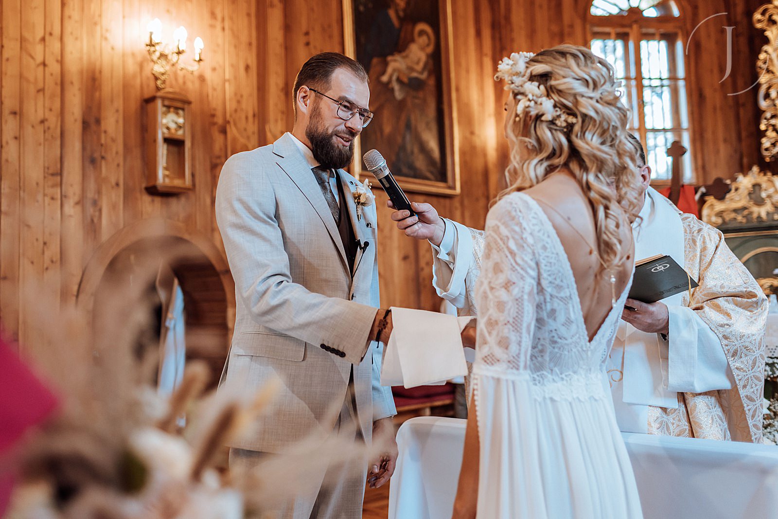 Przysięga Pary Młodej w kościele św. Jakuba Apostoła w Rzgowie.