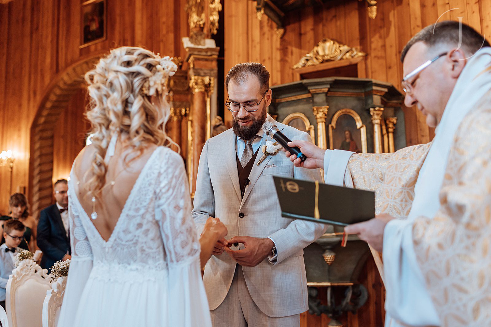 Przysięga Pary Młodej w kościele św. Jakuba Apostoła w Rzgowie.